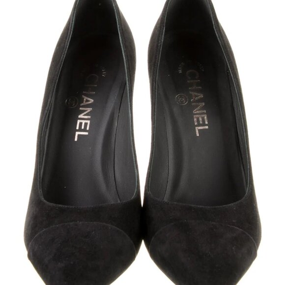 CHANEL Interlocking CC Logo Suede Pumps Women's Size: 8.5 | IT 38.5 - Picture 3 of 3
